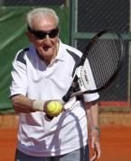 http://www.tennisworldusa.org/Meet-95-year-old-Artin-Elmayan-the-worlds-oldest-ranked-player-articolo6200.html